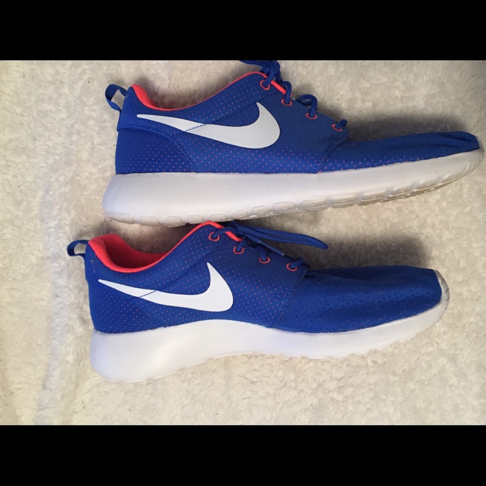 Men’s Size 8.5 Nike Roshe